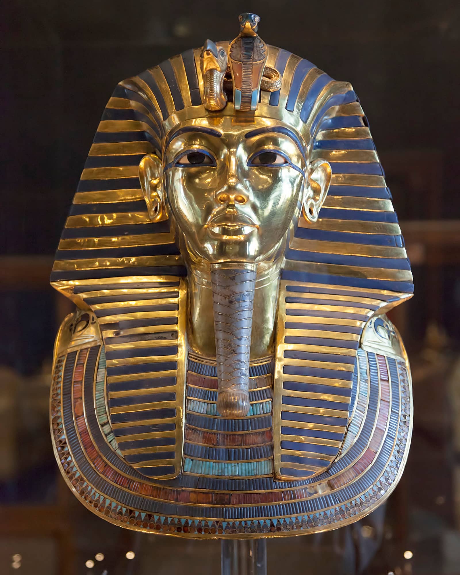 La maschera funeraria d'oro di Tutankhamen, oggi al Grand Egyptian Museum di Giza