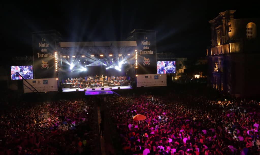 Il Concertone della Notte della Taranta a Melpignano, vista del palco e del pubblico