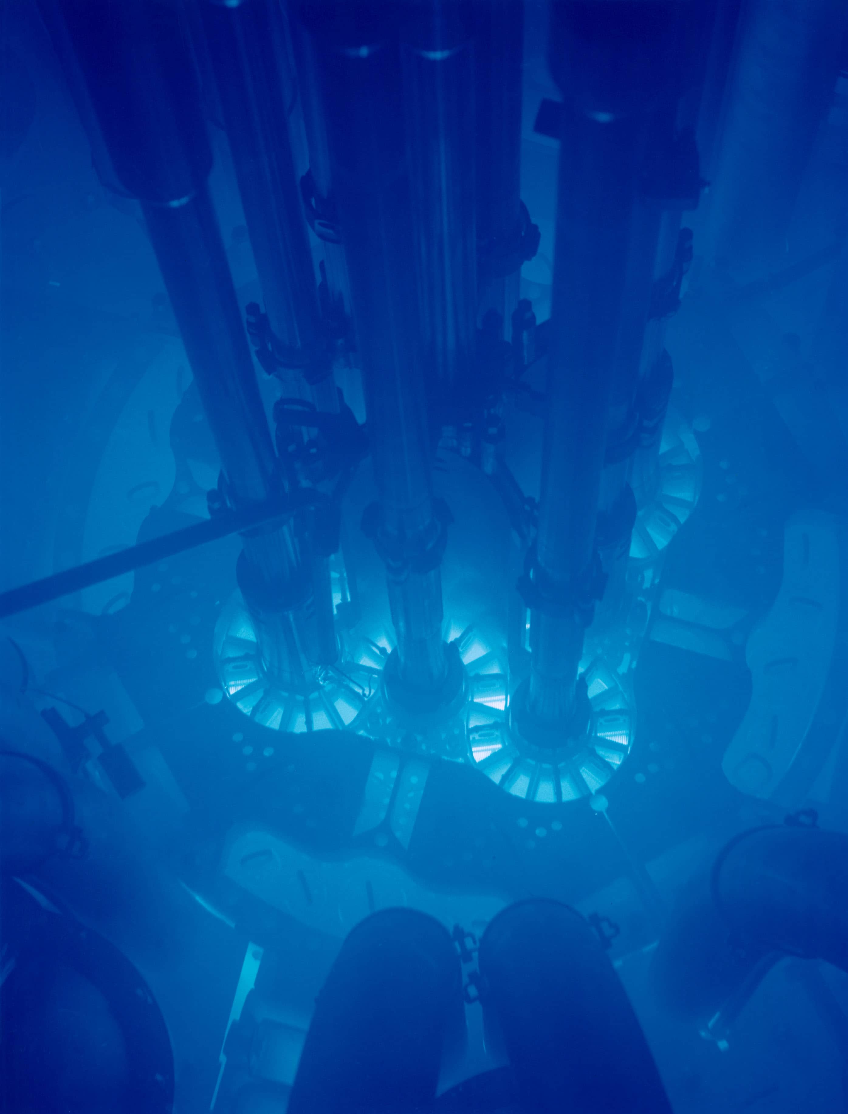 Il bagliore blu della radiazione di Cherenkov nell'Advanced Test Reactor di Idaho