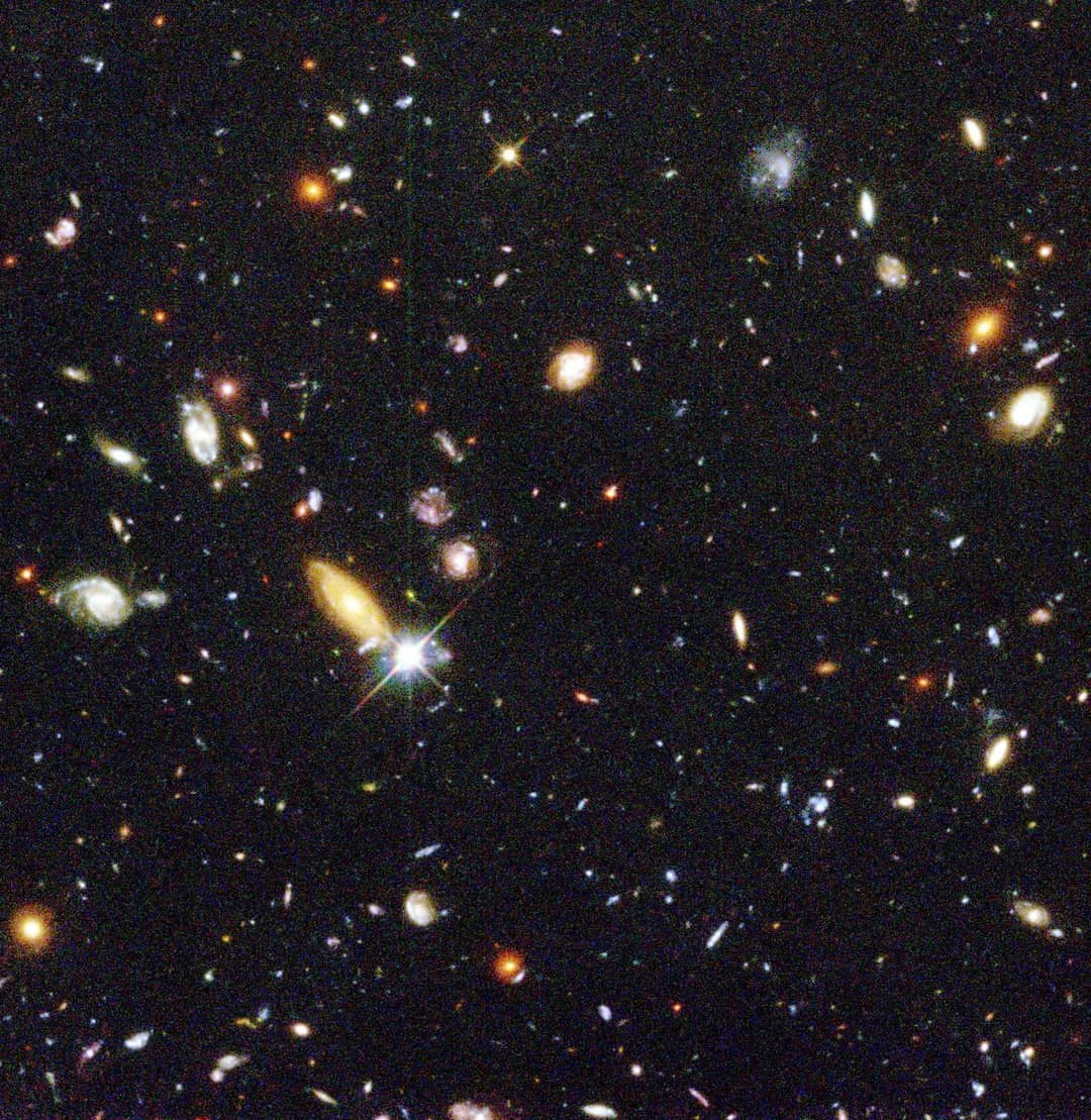 Hubble Ultra Deep Field, mosaico di galassie a miliardi di anni luce di distanza