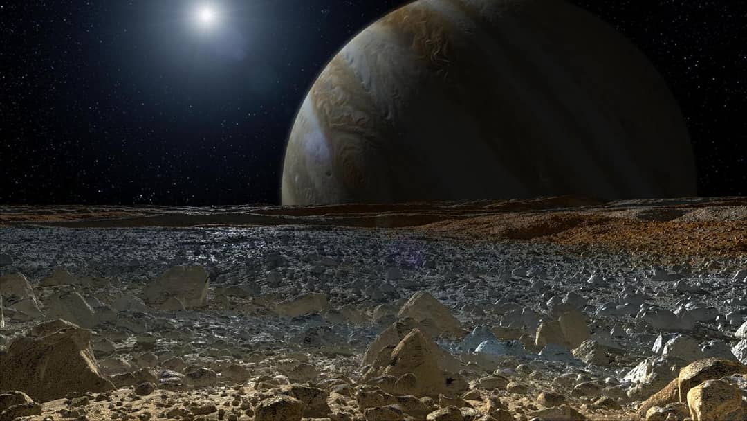 Concetto artistico della superficie ghiacciata e rossastra di Europa, luna di Giove