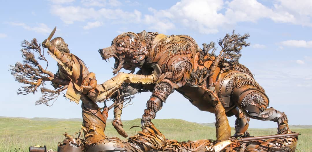 Monumento dedicato a Hugh Glass eretto nei pressi di Shadehill, South Dakota, vicino al luogo dell'attacco dell'orso