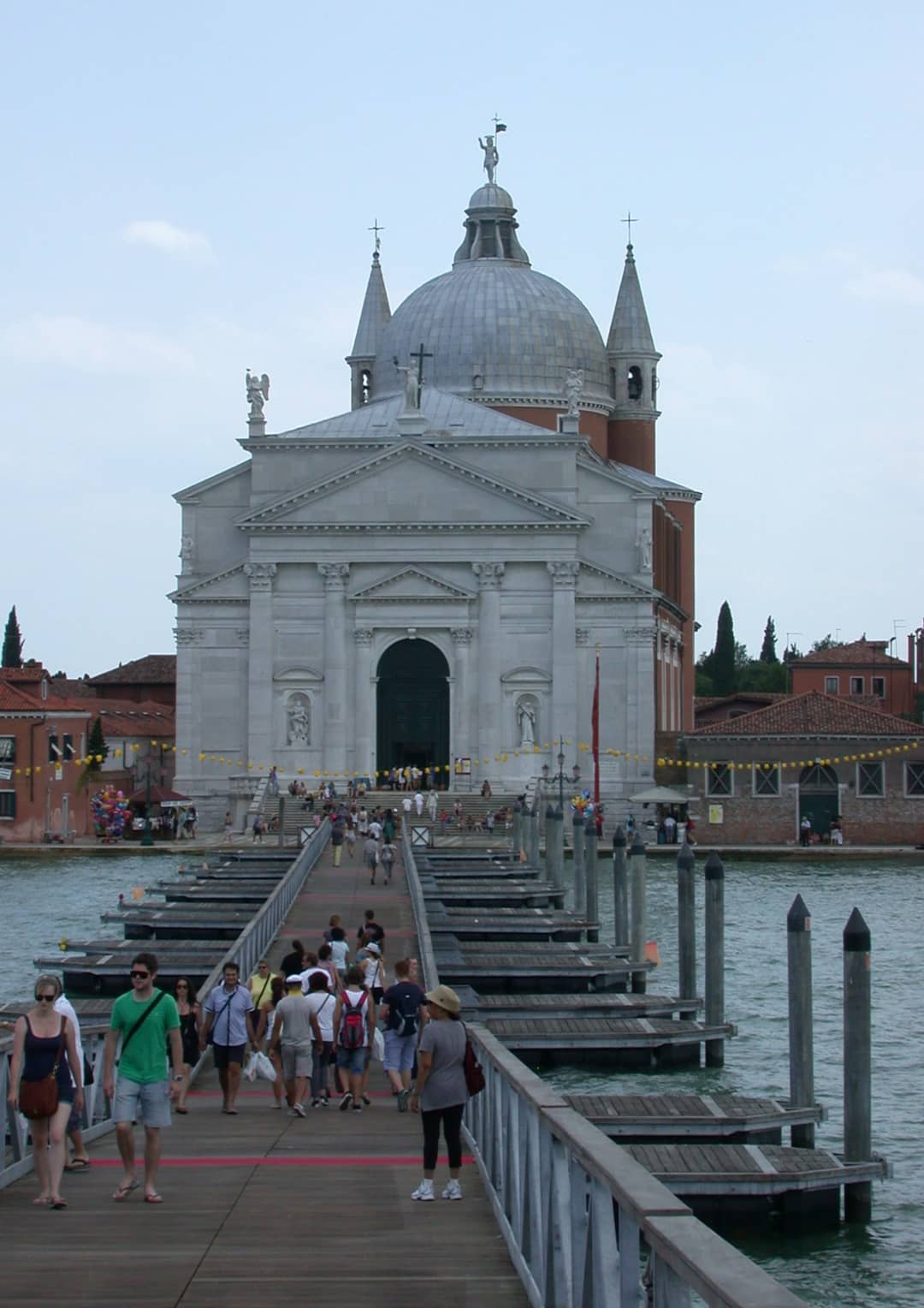 Fuochi d'artificio sopra il Bacino di San Marco durante la Festa del Redentore a Venezia