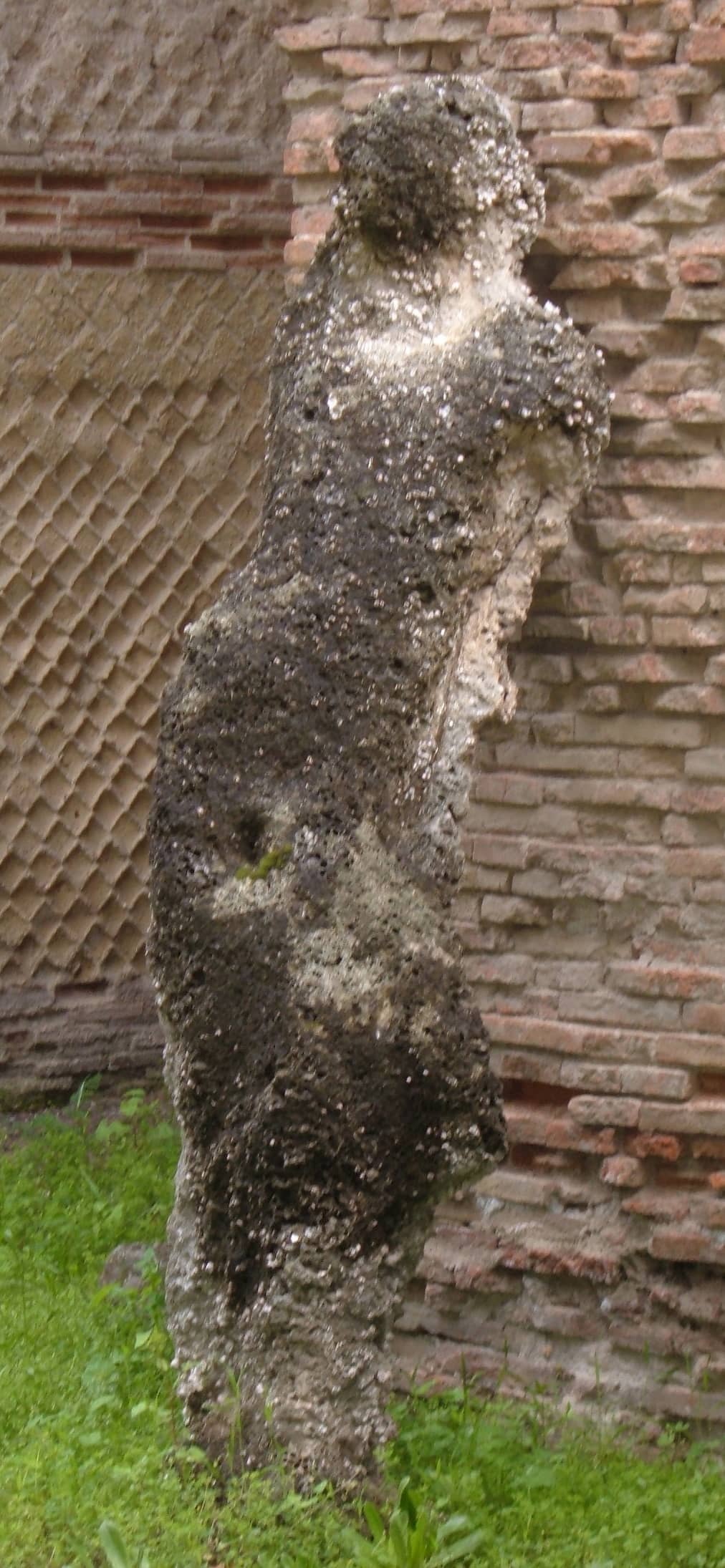 Blocco di antico calcestruzzo romano con pozzolana proveniente dall'area di Pozzuoli