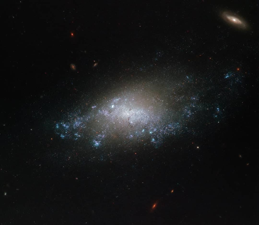 Galassia a spirale ripresa dal telescopio spaziale Hubble