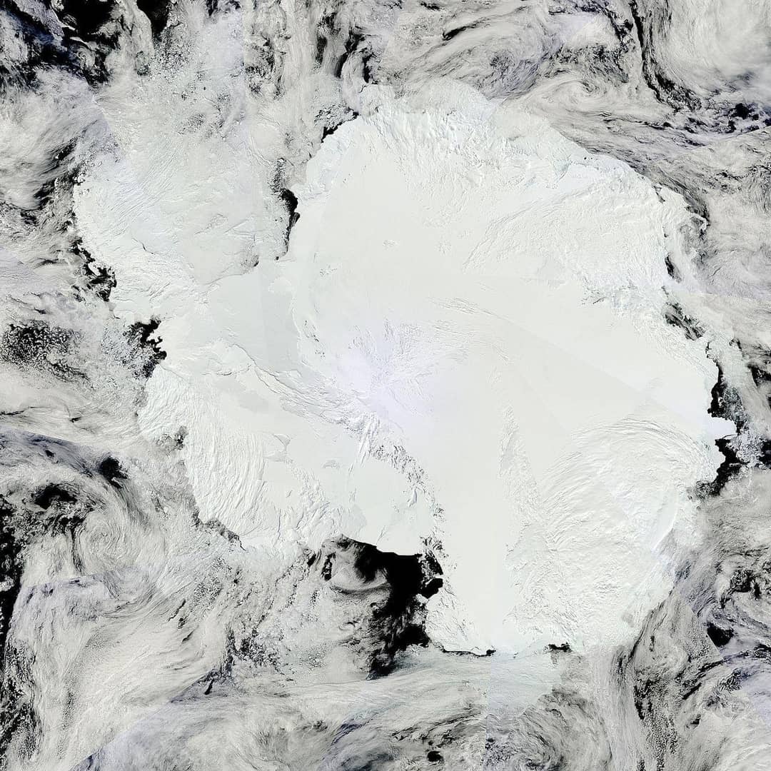 Mosaico satellitare dell'Antartide: il continente più freddo conserva nel ghiaccio un archivio climatico di 800.000 anni