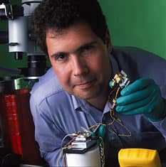 Orologio atomico in miniatura su scala di un microchip