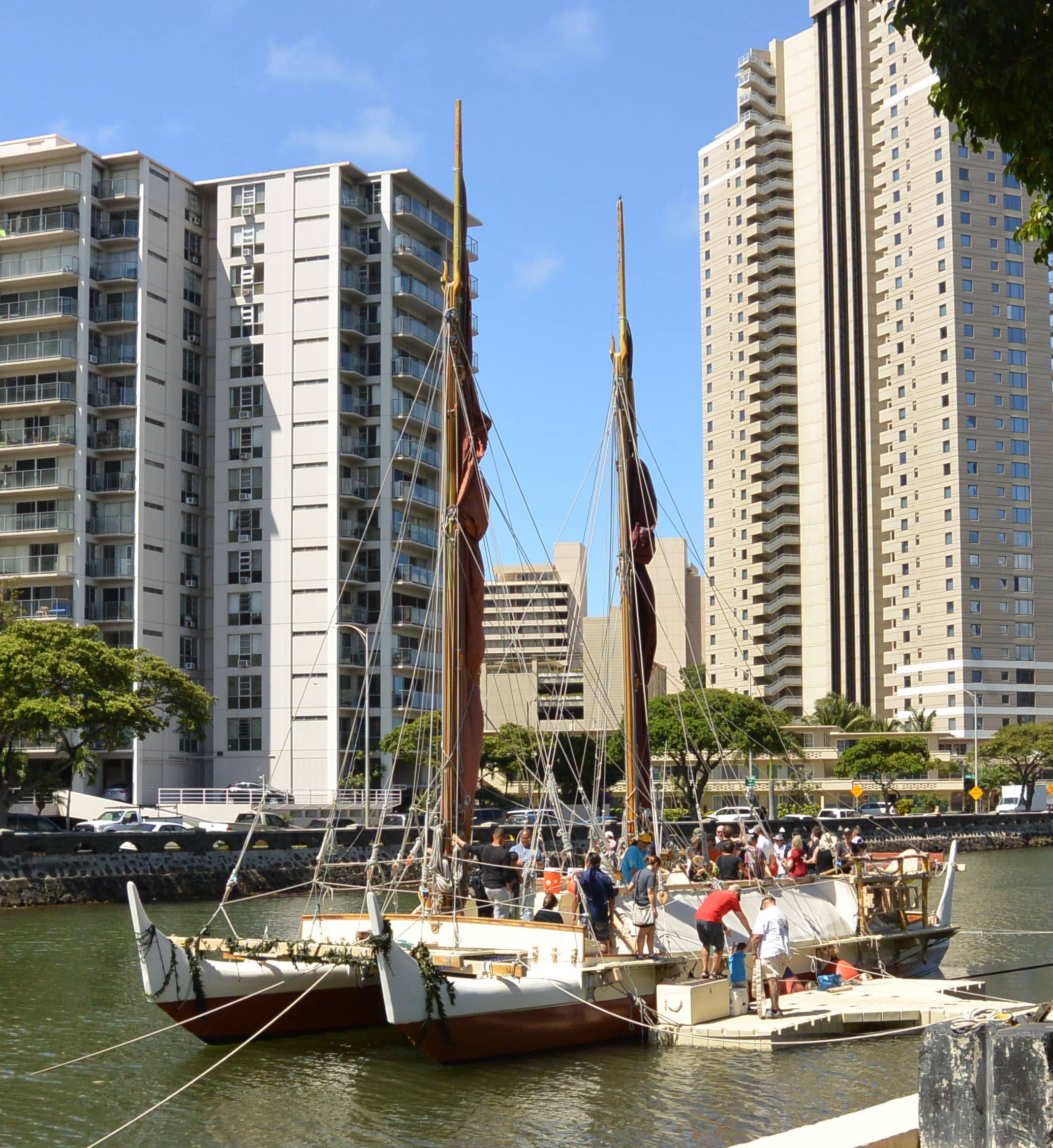 La canoa polinesiana Hokule'a, con cui Mau Piailug navigò da Hawaii a Tahiti nel 1976
