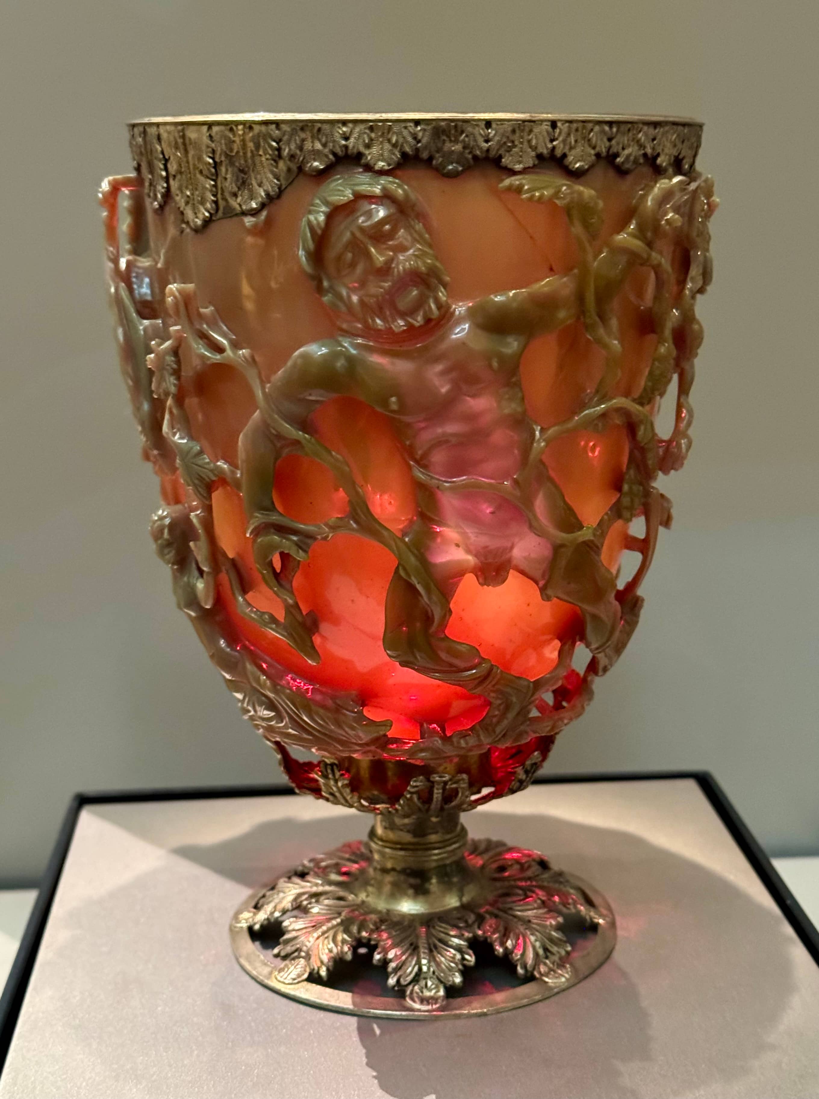 La Coppa di Licurgo, vetro romano dicroico del IV secolo, al British Museum