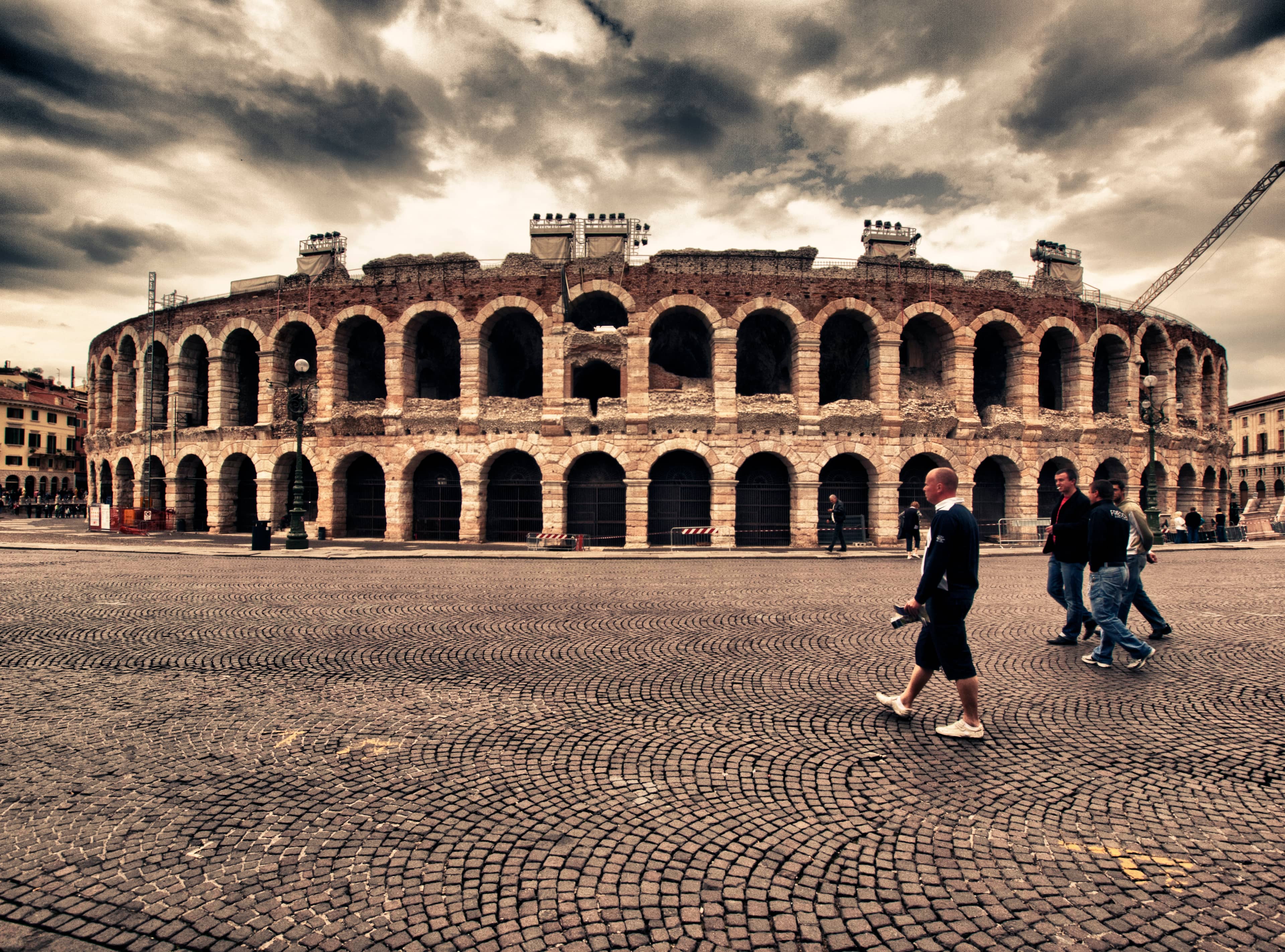 L'esterno dell'anfiteatro romano dell'Arena di Verona in Piazza Bra