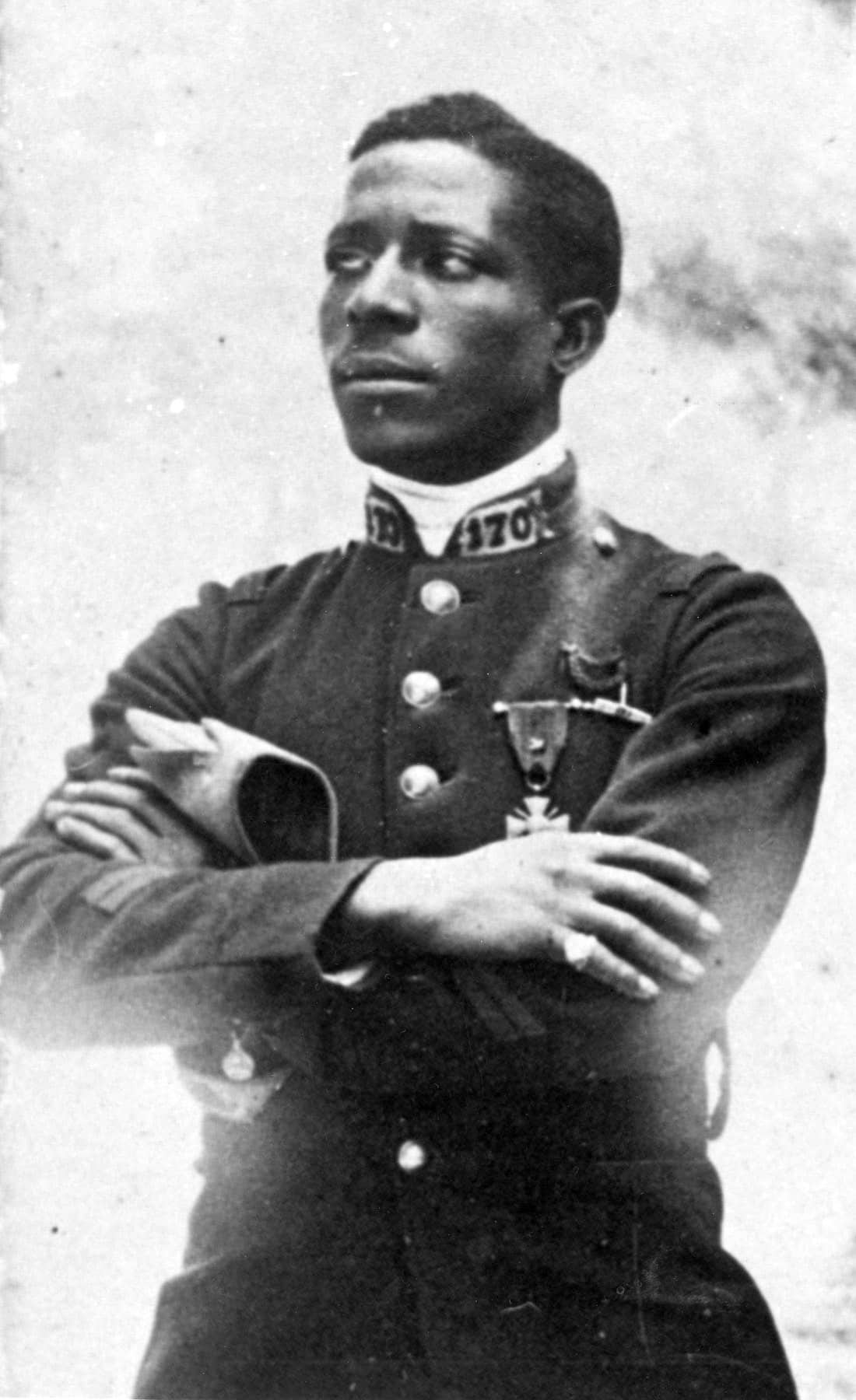 Ritratto di Eugene Bullard in uniforme militare francese durante la Prima guerra mondiale