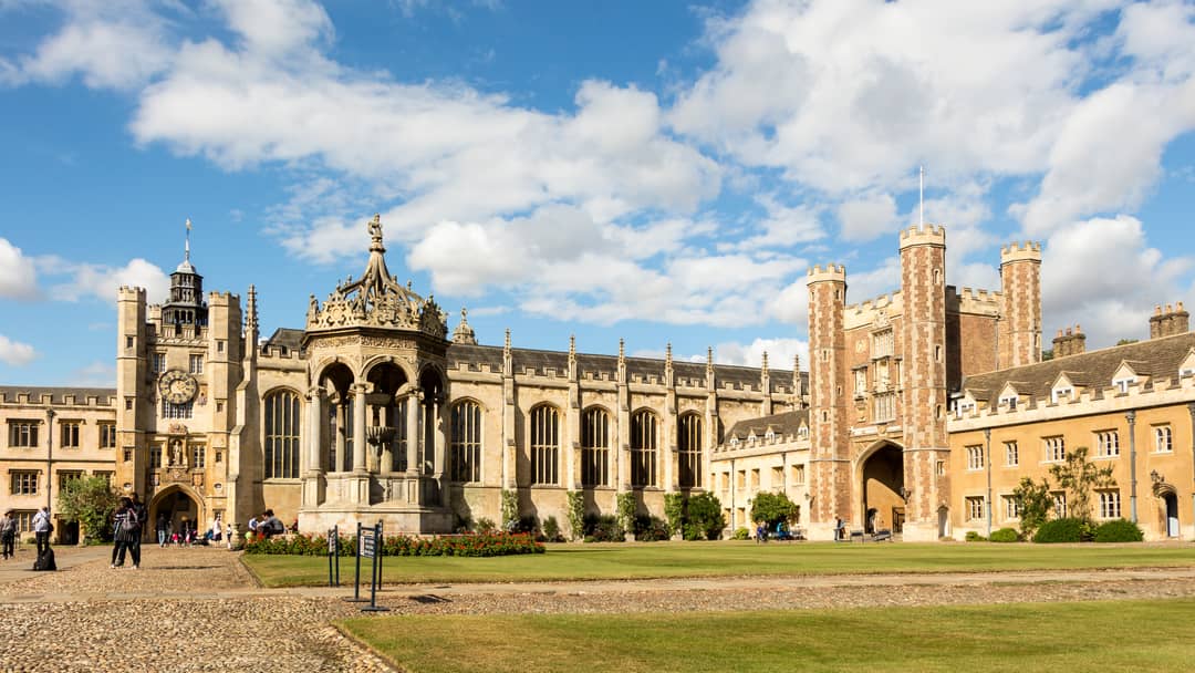 La Great Court del Trinity College di Cambridge dove lavorò Ramanujan