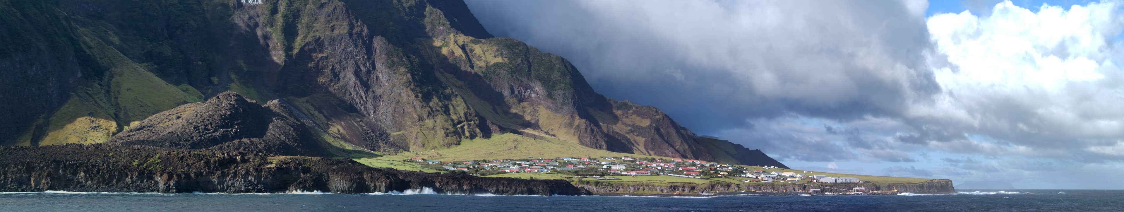 Panorama del villaggio di Edinburgh of the Seven Seas sull'isola di Tristan da Cunha