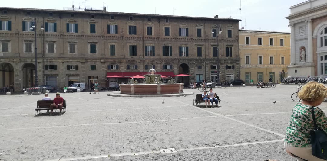 Piazza del Popolo a Pesaro, sede principale delle proiezioni gratuite della Mostra del Nuovo Cinema