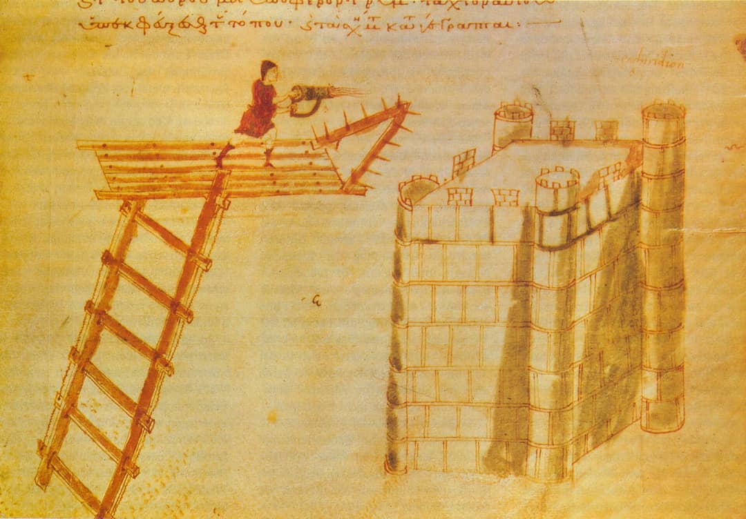 Miniatura medievale che raffigura un soldato bizantino mentre usa un sifone portatile per lanciare il fuoco greco