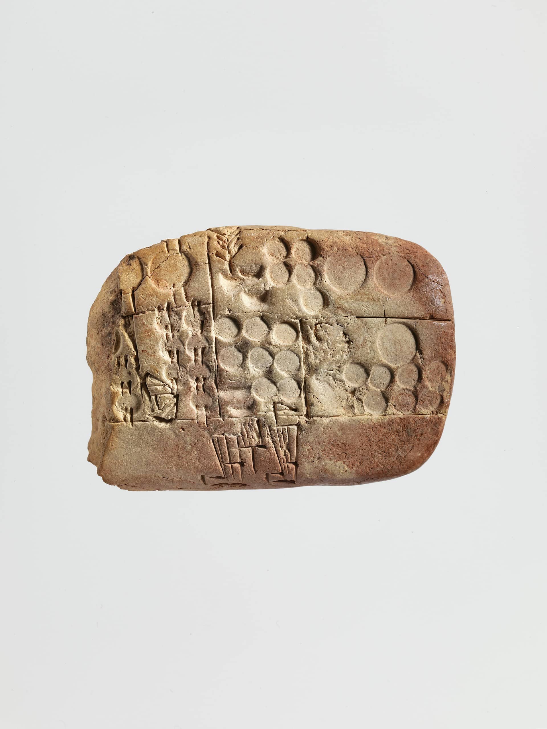 Tavoletta cuneiforme mesopotamica con conti amministrativi di orzo