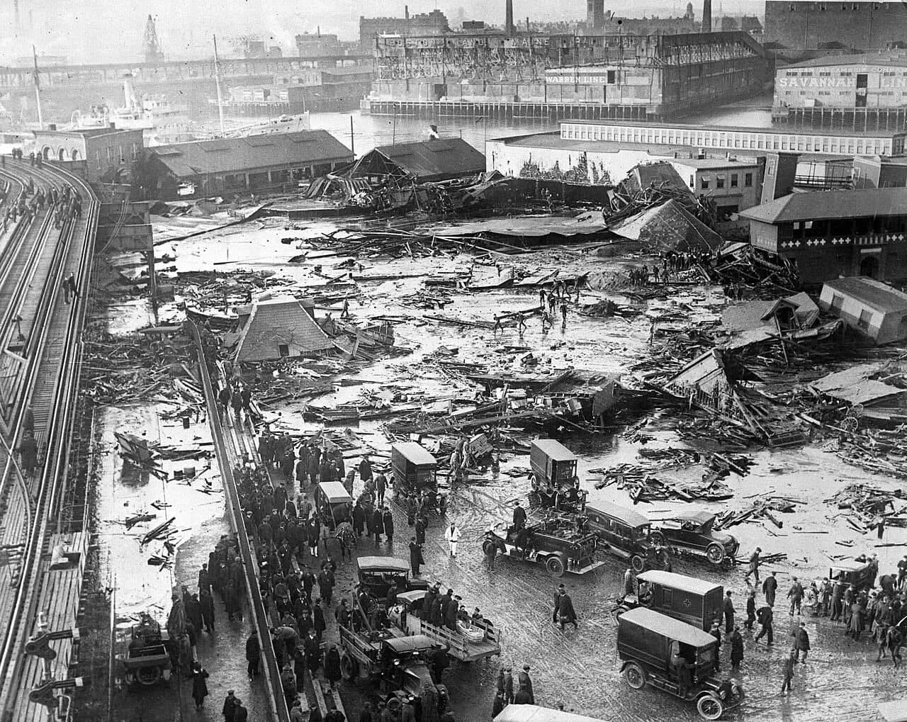Le rovine dopo la Grande Inondazione di Melassa a Boston nel gennaio 1919