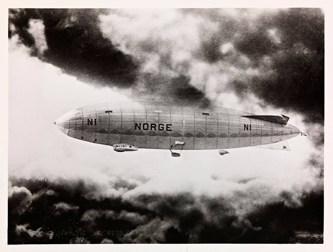 Il dirigibile Norge in volo nel 1926, antesignano della spedizione del dirigibile Italia