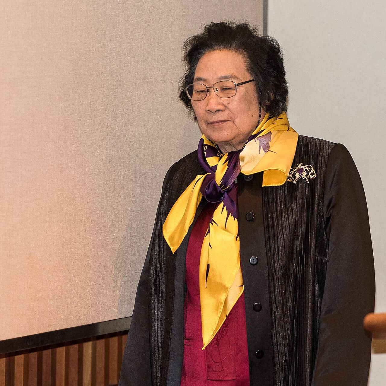 Ritratto della scienziata Tu Youyou, premio Nobel per la Medicina 2015